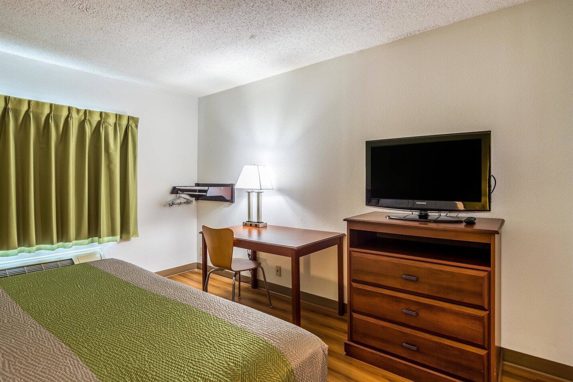 Soundproofing, WiFi (free), bed sheets