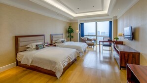 Executive Twin Room with View | Desk, blackout curtains, iron/ironing board (on request), free WiFi - Maoyuanqiluo Puyu Apartment Hotel (Suzhou)