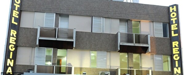 Front of property - Hotel Regina (Muriae)