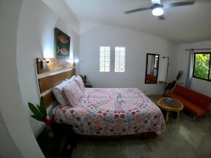 Egyptian cotton sheets, premium bedding, down duvets - Buddha Retreat Hotel (Cuajiniquil)