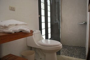 Habitación Signature | Baño | Ducha, cabezal de ducha tipo lluvia, toallas y jabón