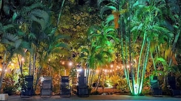 Kolam renang terbuka, kerusi lepak pantai