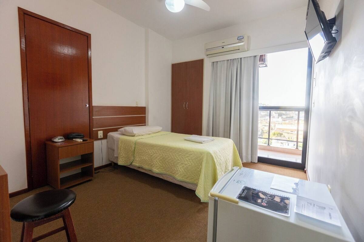 Minibar, wifi gratis y ropa de cama 