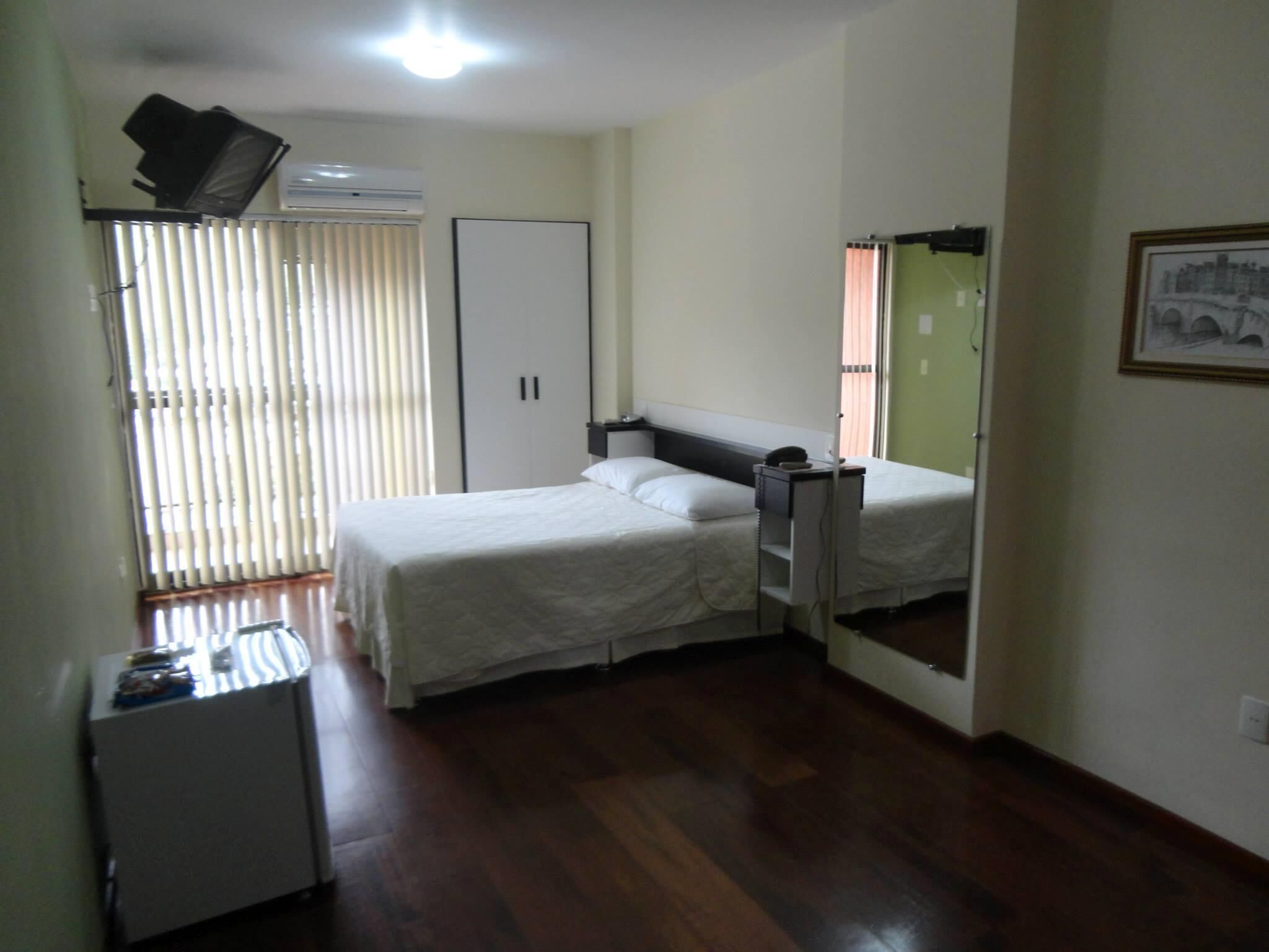 Minibar, free WiFi, bed sheets
