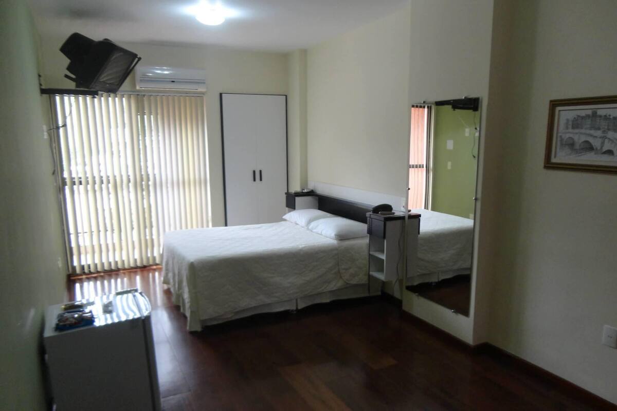 Minibar, free WiFi, bed sheets
