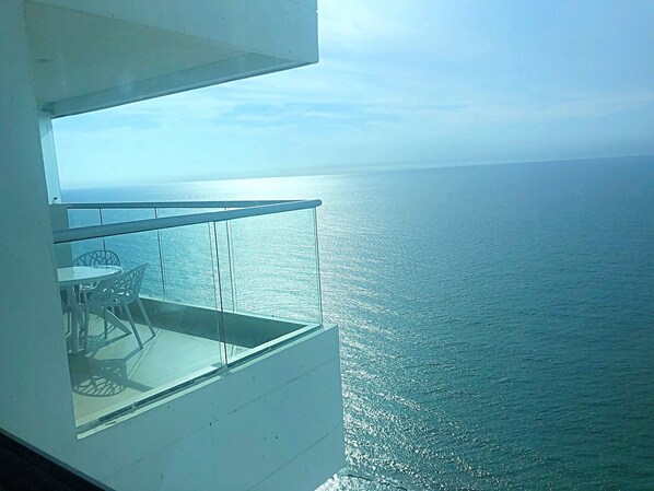 高級公寓, 1 間臥室, 非吸煙房, 海灘景 (1 Double and 1 Single Bed) | 1 間睡房、高級寢具、羽絨被、房內夾萬