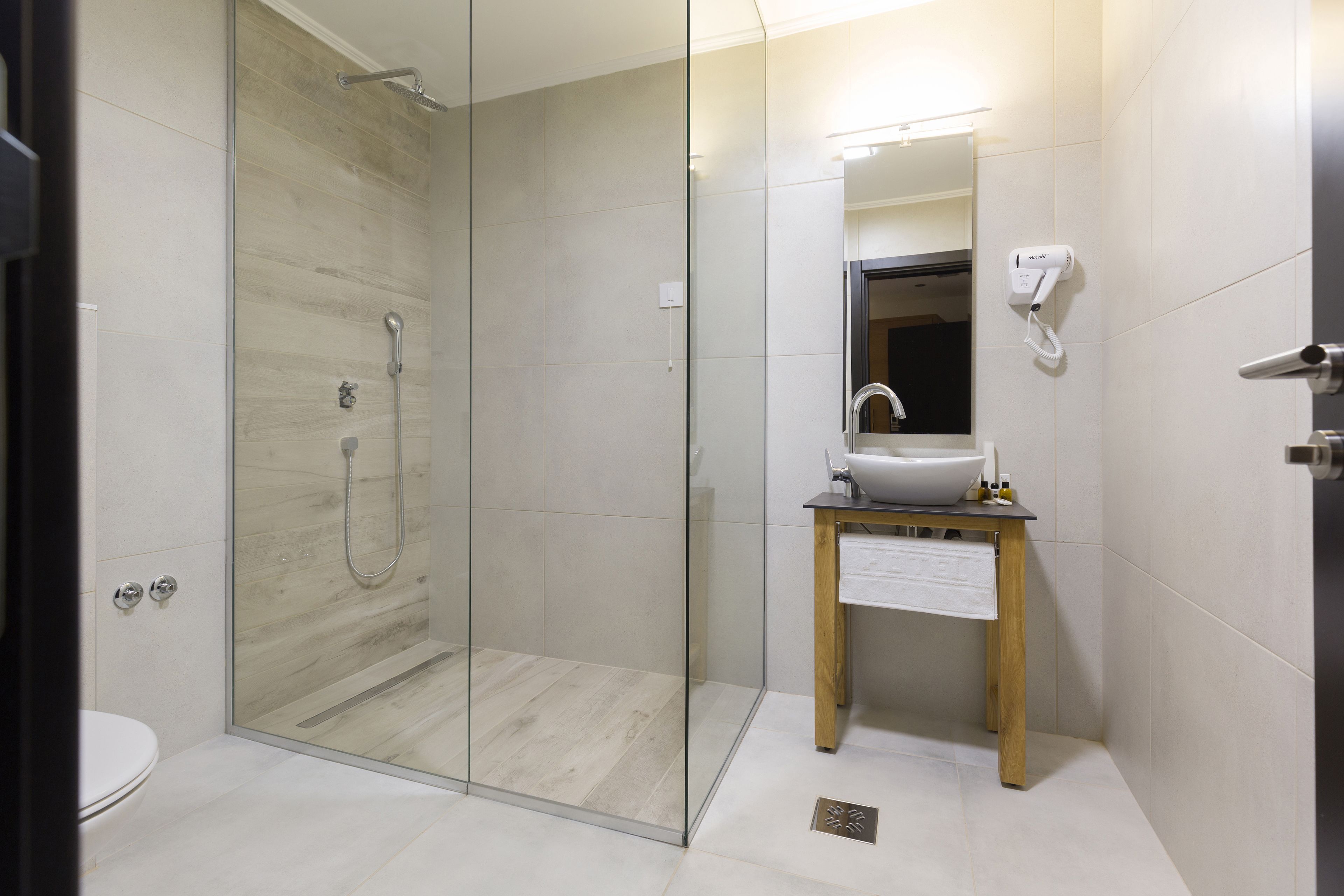 executive double or twin room | bathroom | shower, free toiletries, hair dryer, bathrobes