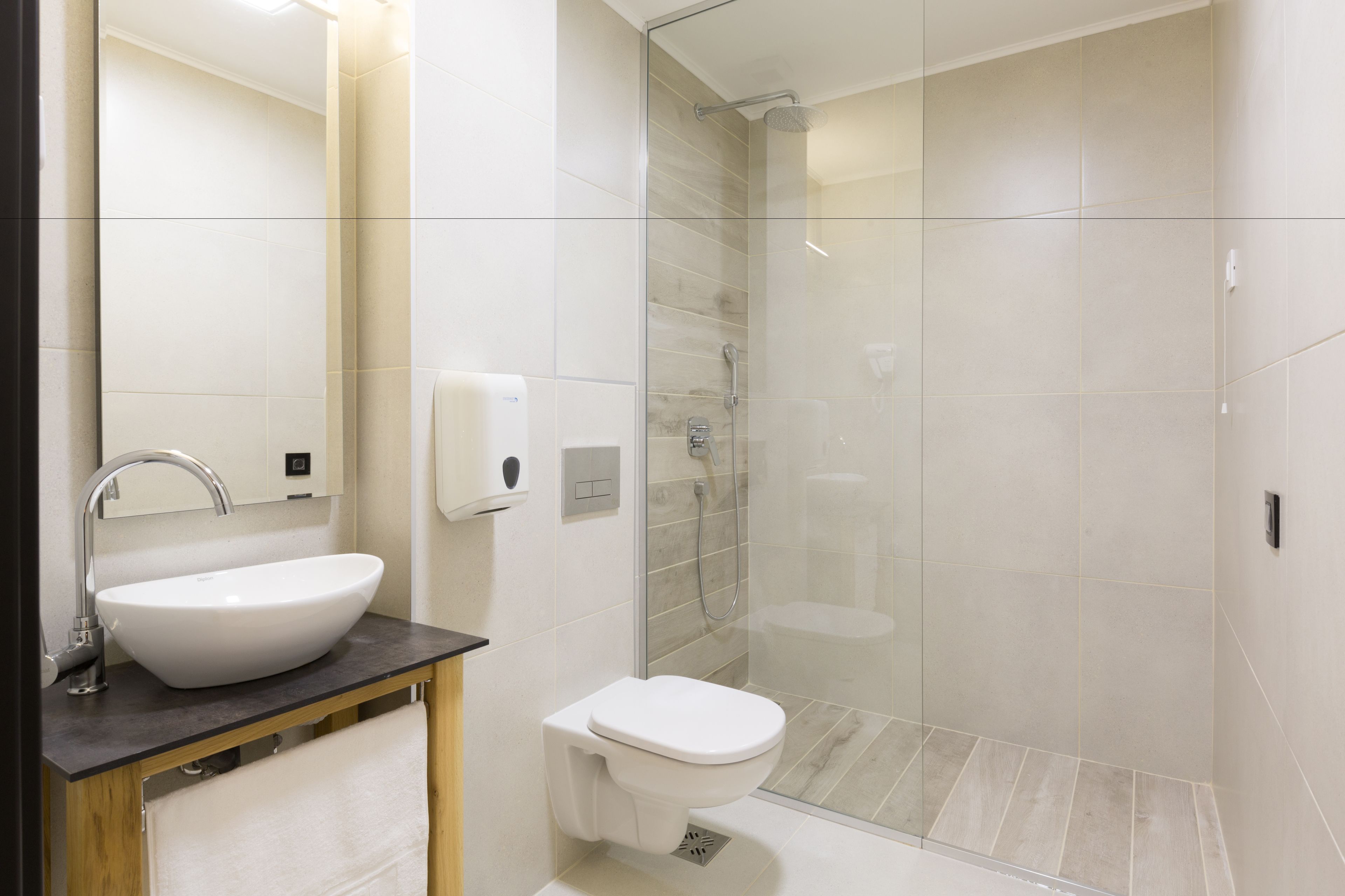 superior double or twin room | bathroom | shower, free toiletries, hair dryer, bathrobes