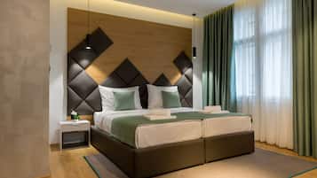 Minibar, caja de seguridad en la habitación y escritorio