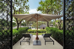 Chambre Deluxe, terrasse | Draps italiens Frette, literie de qualité supérieure