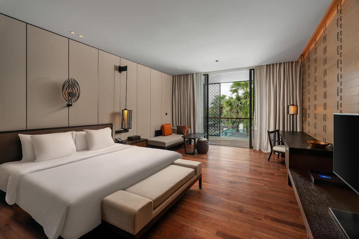 1 bedroom, Frette Italian sheets, premium bedding, down duvets