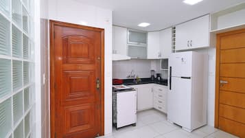 Apartment (T011) | Private kitchen | Full-sized fridge, microwave, stovetop, electric kettle