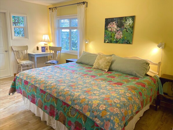 Doppelzimmer, 1 King-Bett, eigenes Bad | Bügeleisen/Bügelbrett, kostenloses WLAN, Bettwäsche