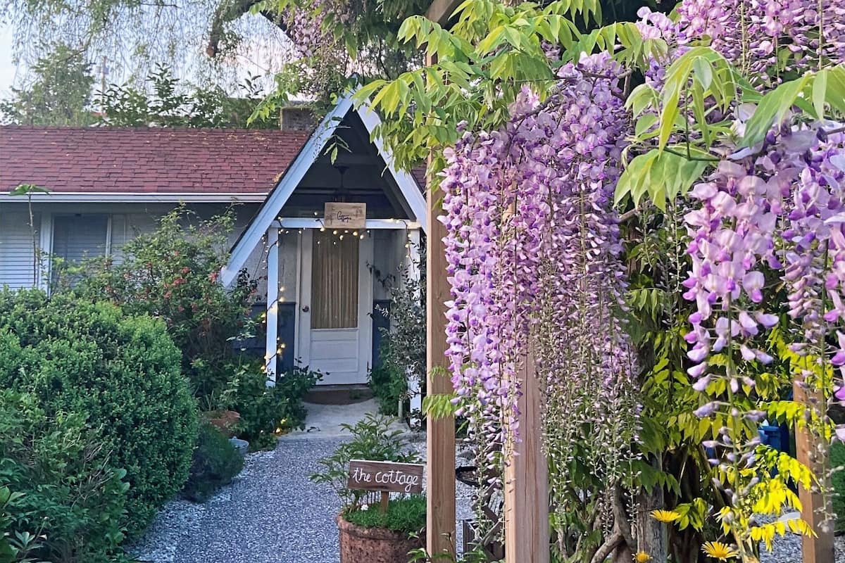 Cottage, 1 Queen Bed, Kitchen, Garden View | Garden view