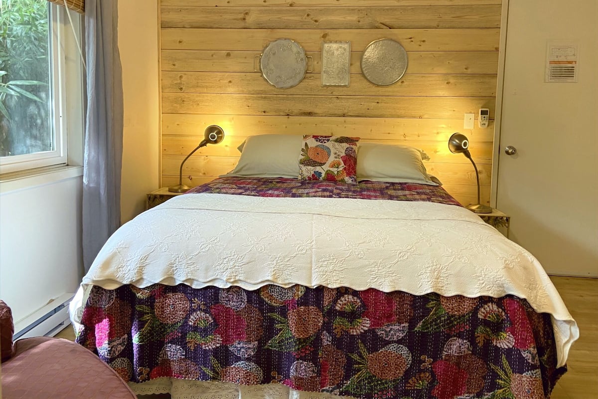 Economy Double Room, 1 Queen Bed, Private Bathroom