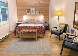 Double Room, 1 Queen Bed, Private Bathroom | Iron/ironing board, free WiFi, bed sheets - Wisteria Guest House (Salt Spring Island)