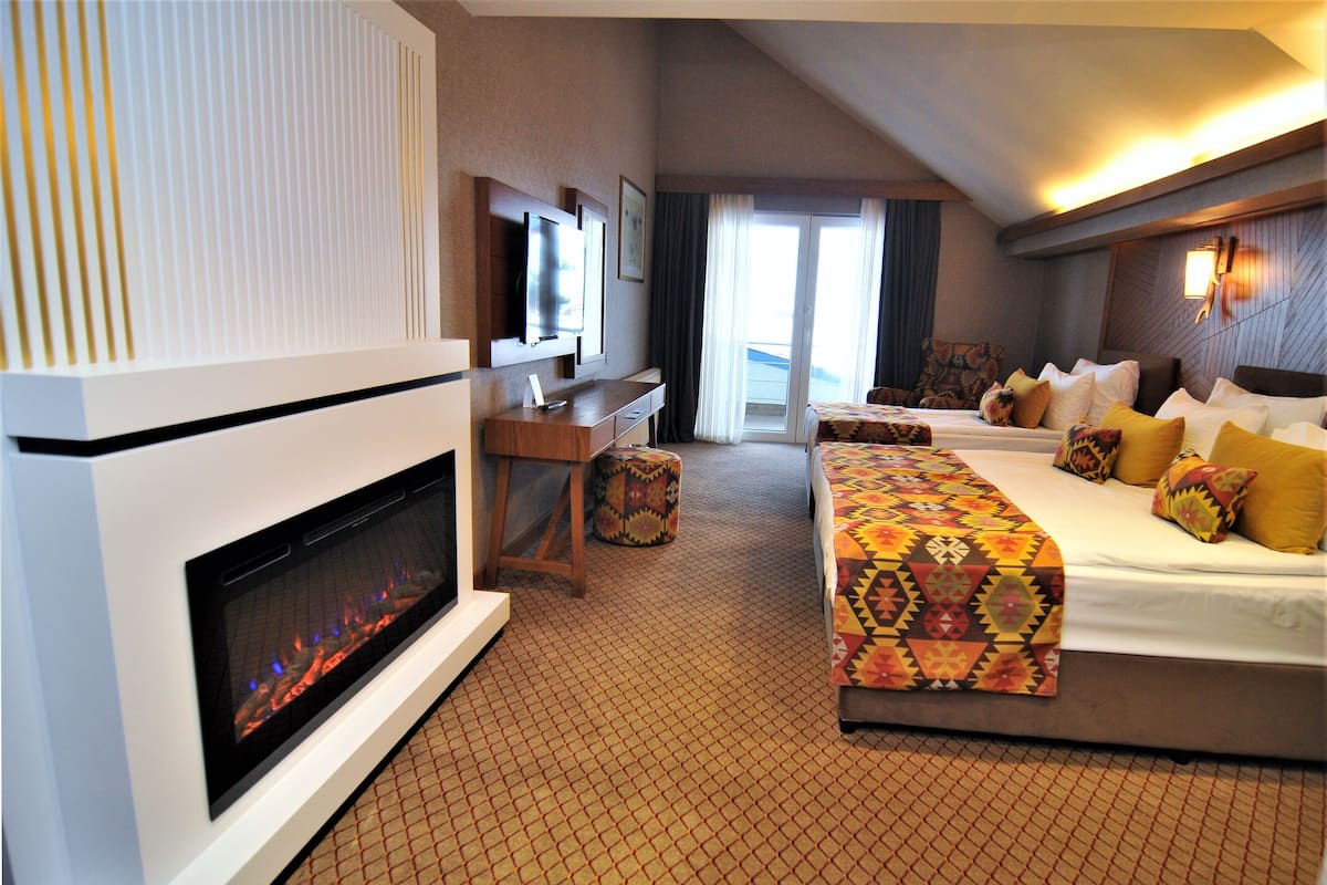 1 bedroom, premium bedding, minibar, laptop workspace