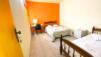 Minibar, escritorio, wifi gratis y ropa de cama