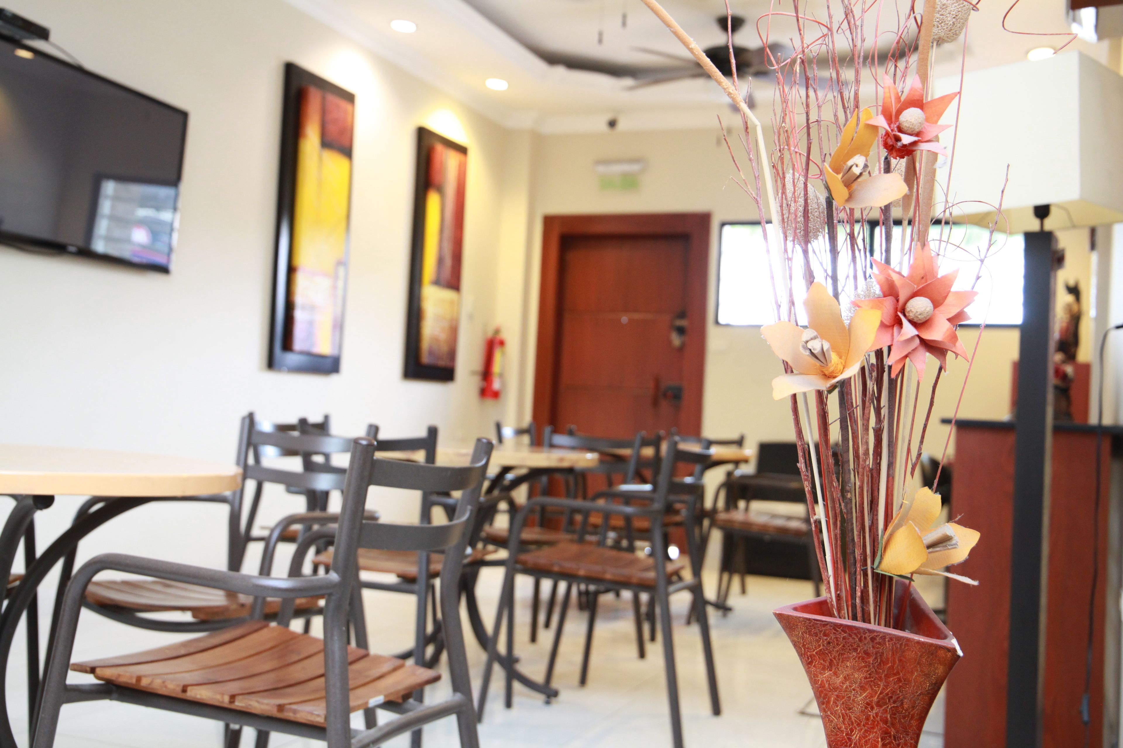 Daily continental breakfast (USD 4.00 per person)