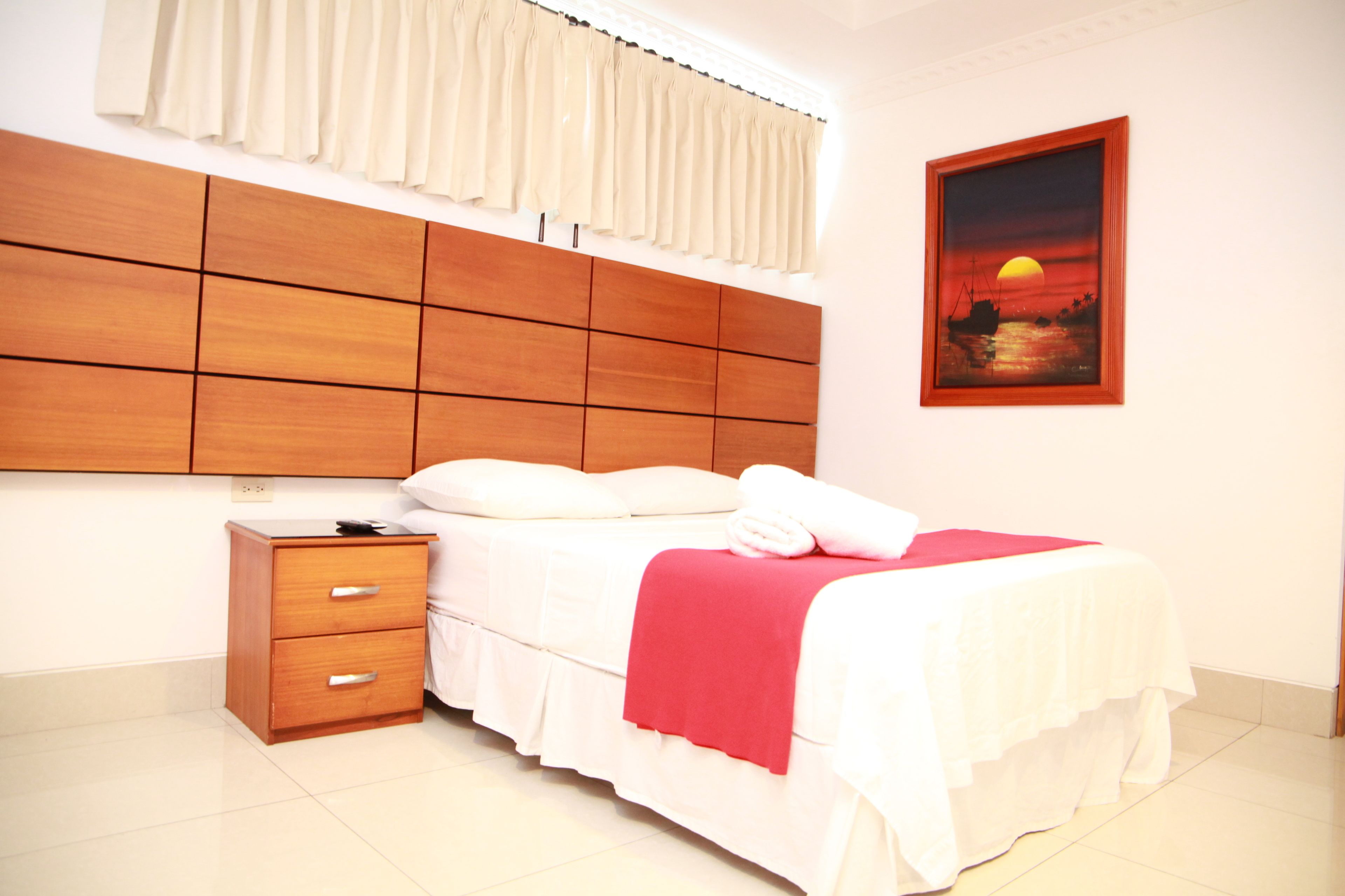 single room | premium bedding, minibar, in-room safe, desk