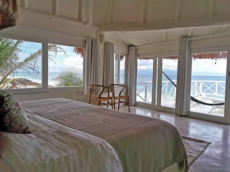 Master Suite Oceanfront Terrace /Jacuzzi | 1 bedroom, premium bedding, in-room safe, individually decorated