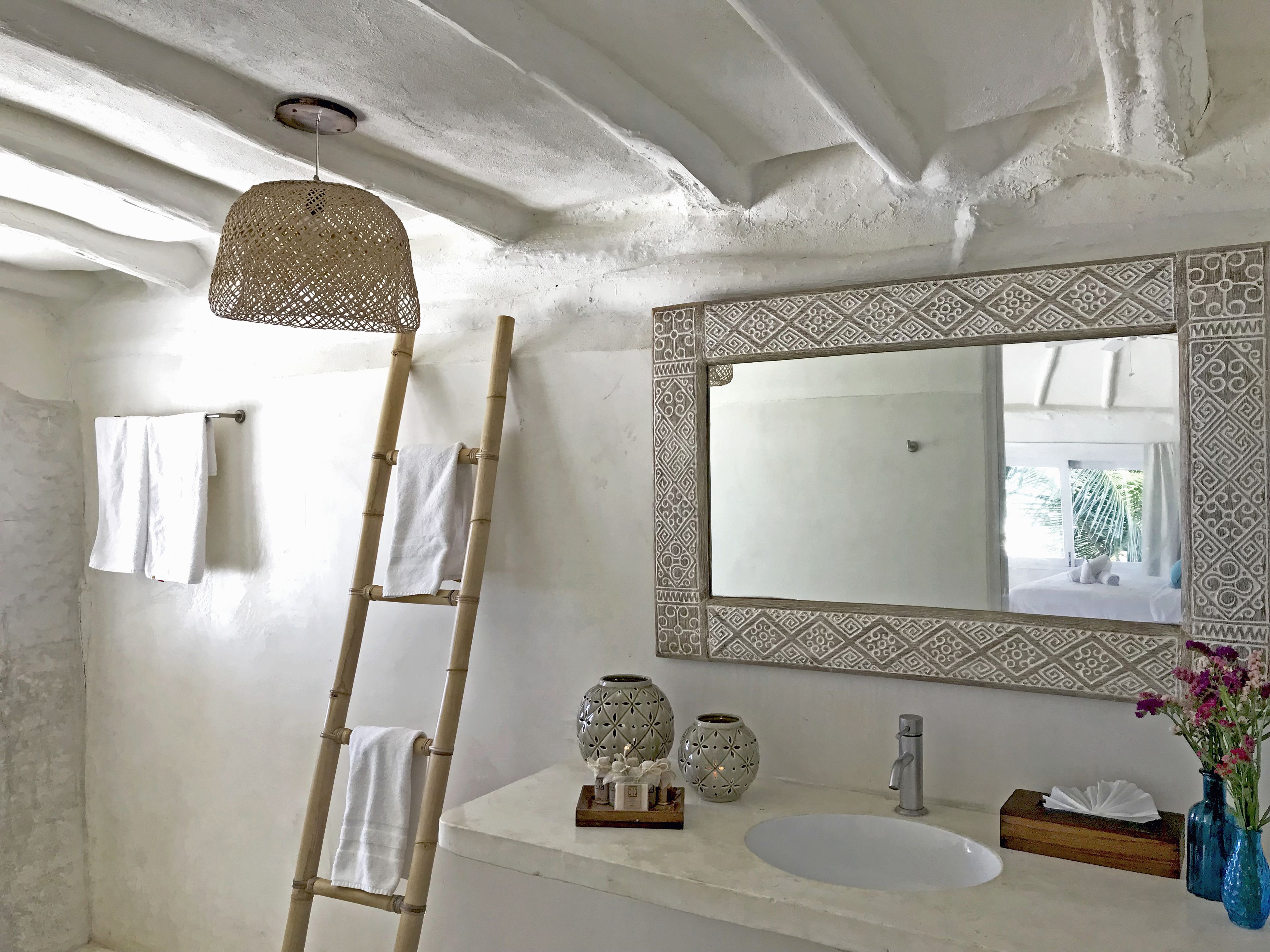 master suite oceanfront terrace /jacuzzi | bathroom sink