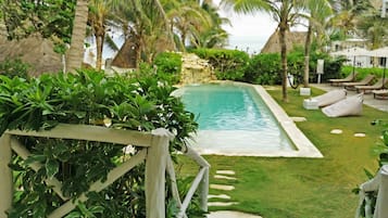Garden View Room Pool Area | Pemandangan dari bilik