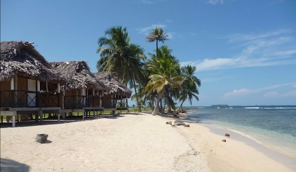 Ubicación a pie de playa, arena blanca y pesca