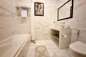 Bathroom - Omatha Village (Denpasar)