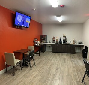 Ilmainen päivittäinen mannermainen aamiainen