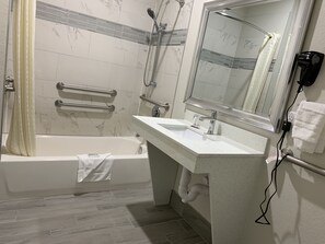 Bathroom sink - Scottish Inn & Suites - IAH Airport (Humble)
