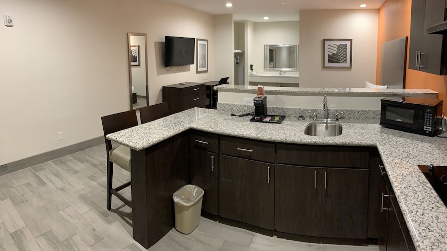 Scottish Inn & Suites - IAH Airport