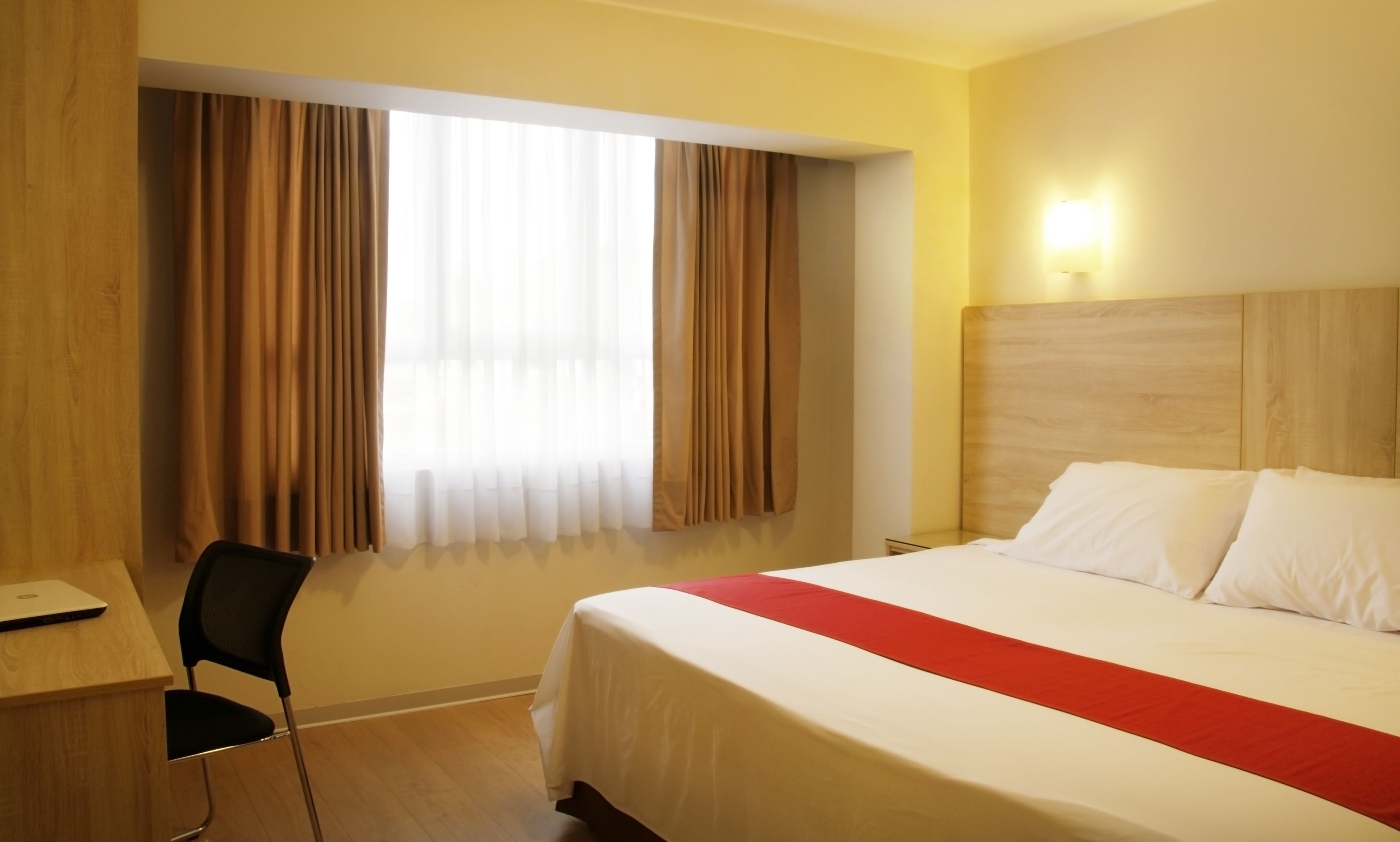 Desk, soundproofing, iron/ironing board, free WiFi