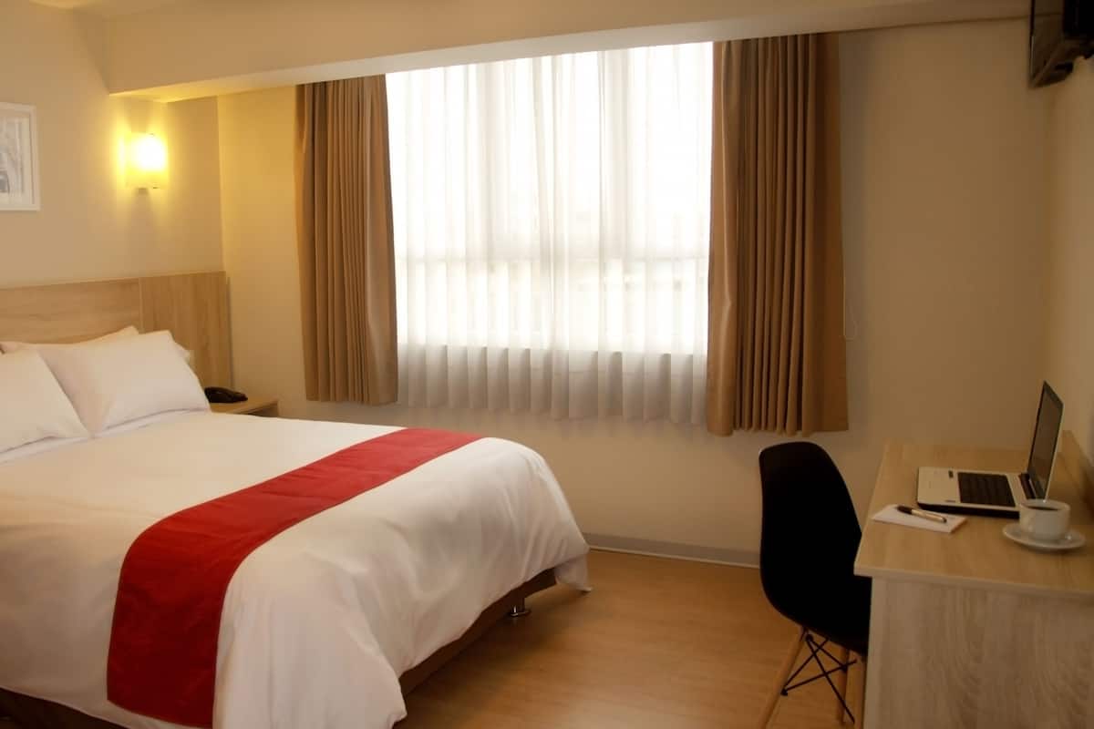Desk, soundproofing, iron/ironing board, free WiFi