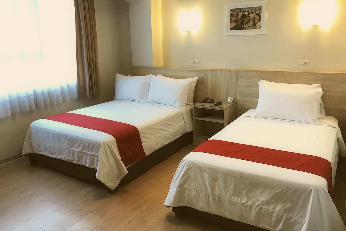 Family Room | Desk, soundproofing, iron/ironing board, free WiFi
