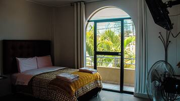 6 bedrooms, blackout drapes, iron/ironing board, free WiFi