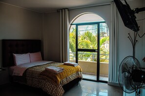 6 slaapkamers, verduisterende gordijnen, een strijkplank/strijkijzer