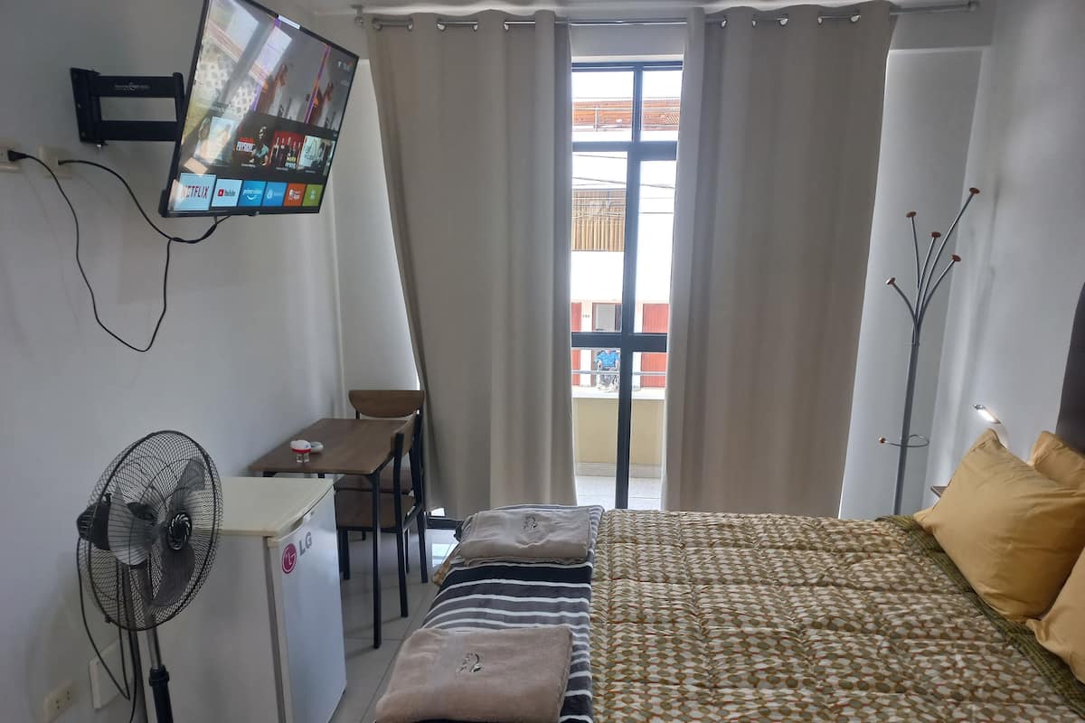 6 bedrooms, blackout drapes, iron/ironing board, free WiFi