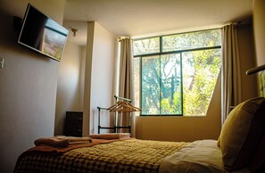 6 bedrooms, blackout drapes, iron/ironing board, free WiFi - Del Valle House (Ica)