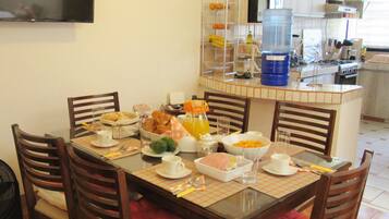 Desayuno de cocina local incluido todos los días