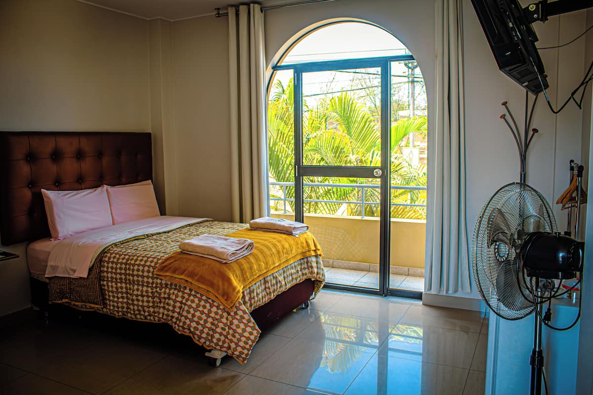 6 bedrooms, blackout drapes, iron/ironing board, free WiFi