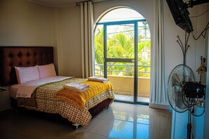 6 soverom, blendingsgardiner, strykejern/-brett og wi-fi (inkludert)