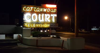 Cottonwood Court Motel