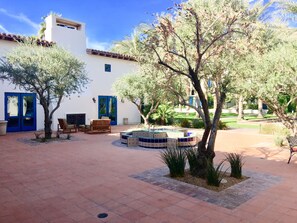 Terrace/patio - 1BR#065127 Legacy Villas, Romantic Resort King Suite, Fireplace, Patio w/Views  (La Quinta)