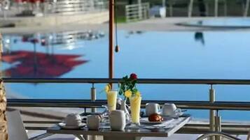 Breakfast, lunch, dinner served; international cuisine, ocean views