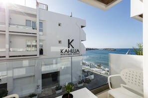 A modern hotel with a balcony overlooking a coastal view. - Kahlua Boutique Hotel (Hersonissos)