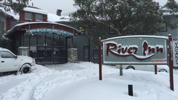 Pintu masuk properti