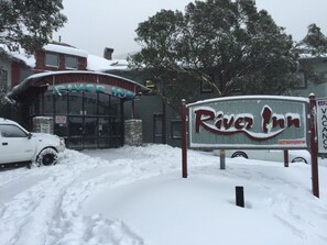 Property entrance - The River Inn Thredbo (Thredbo)