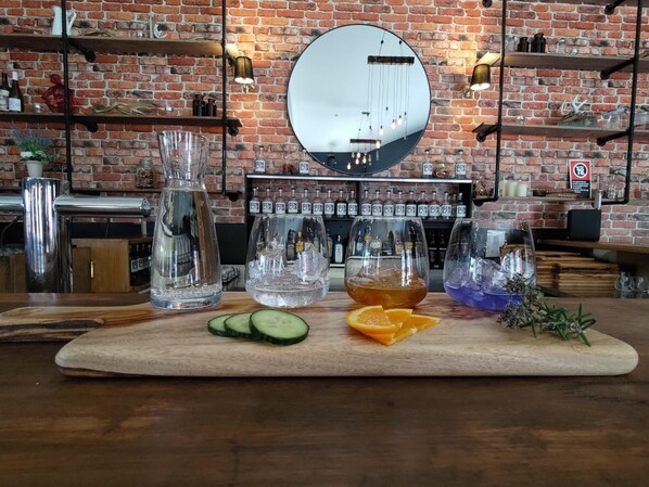 Petit déjeuner, déjeuner et dîner servis sur place