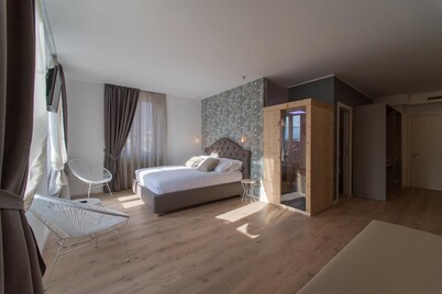 Lainez Rooms & Suites